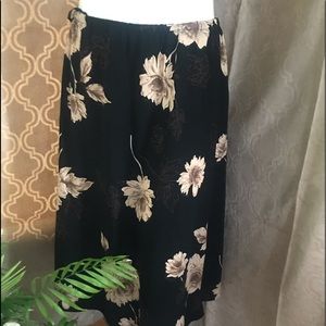 🌟SALE🌟 3/$15 Size 18 skirt